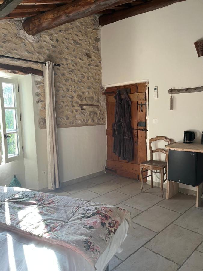 Mas Lou Parpaioun Bed and Breakfast Crestet Eksteriør billede